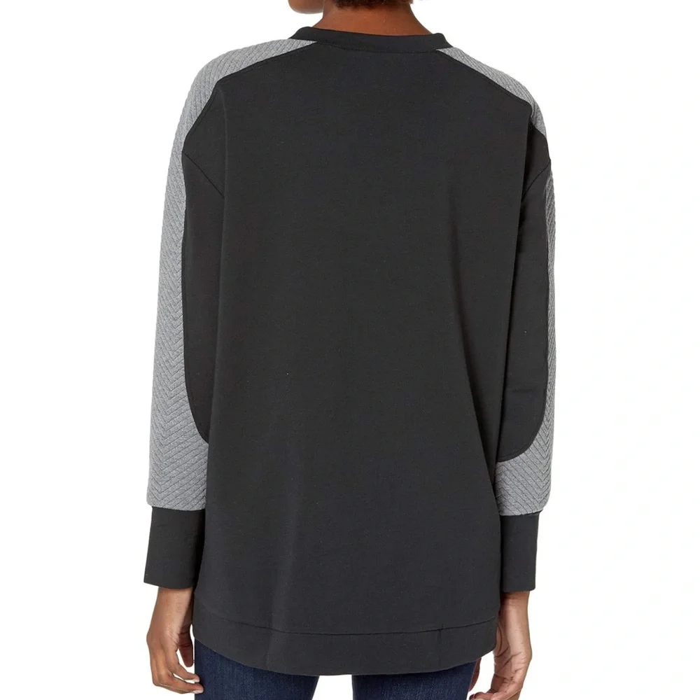Lysse Black and Gray Crew Neck Sweater with Sporty Asymmetry.#9